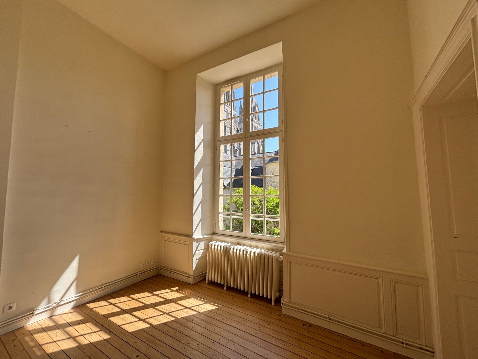 apartment 5 Rooms for sale on BAYEUX (14400)