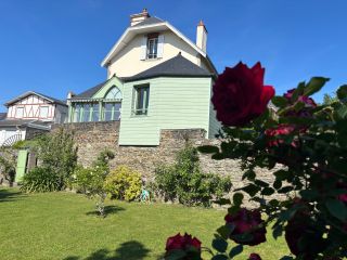 house 8 Rooms for sale on GRANVILLE (50400)