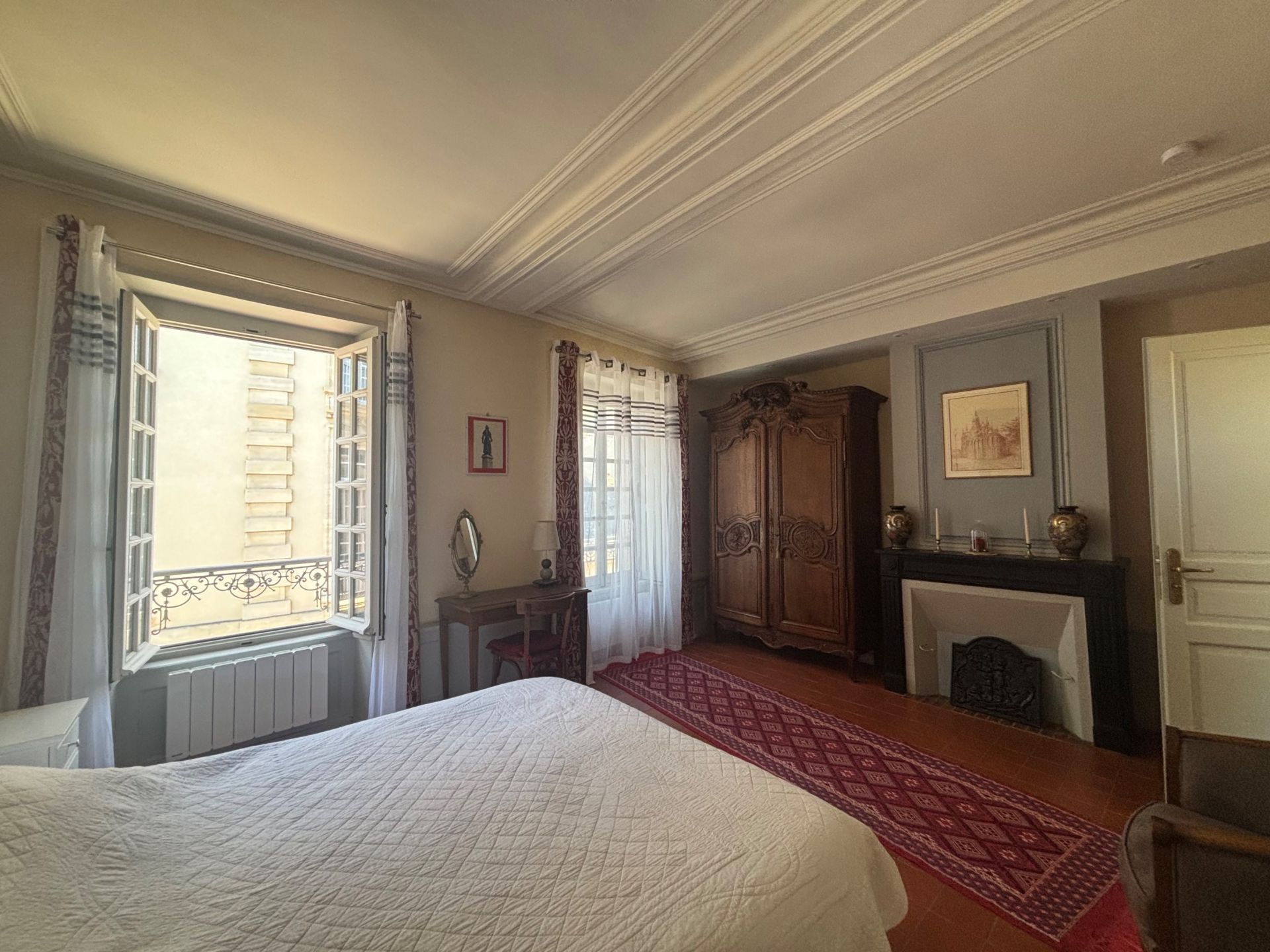 house 11 Rooms for sale on BAYEUX (14400)