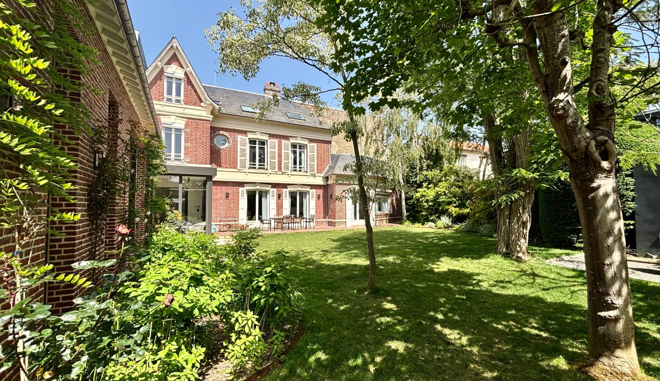 house 8 Rooms for sale on DEAUVILLE (14800)