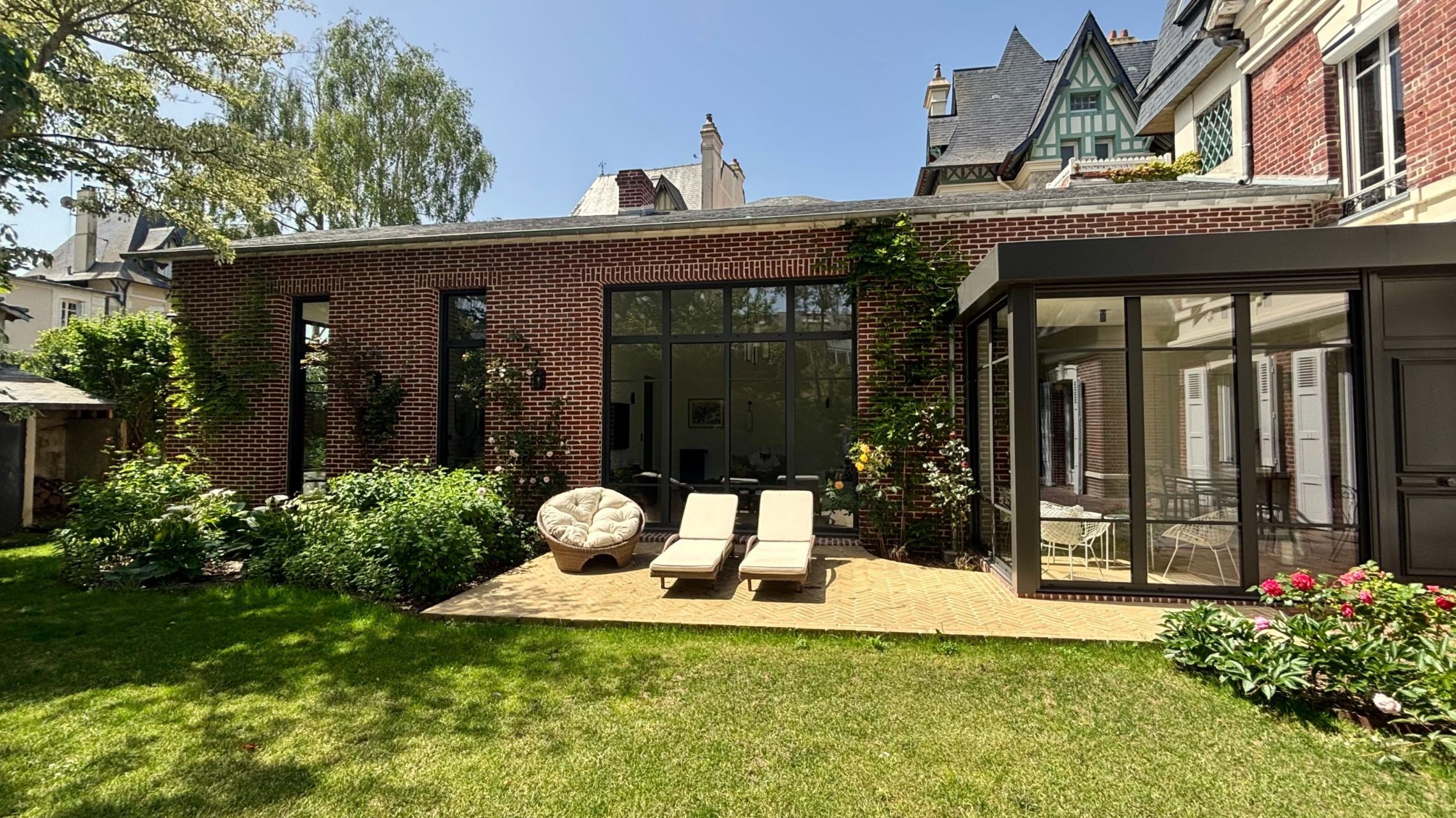 house 8 Rooms for sale on DEAUVILLE (14800)