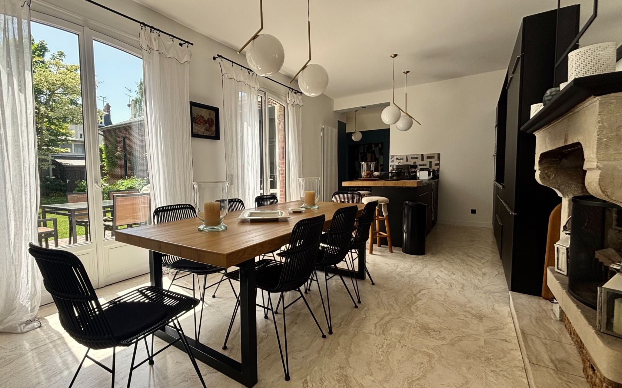 house 8 Rooms for sale on DEAUVILLE (14800)