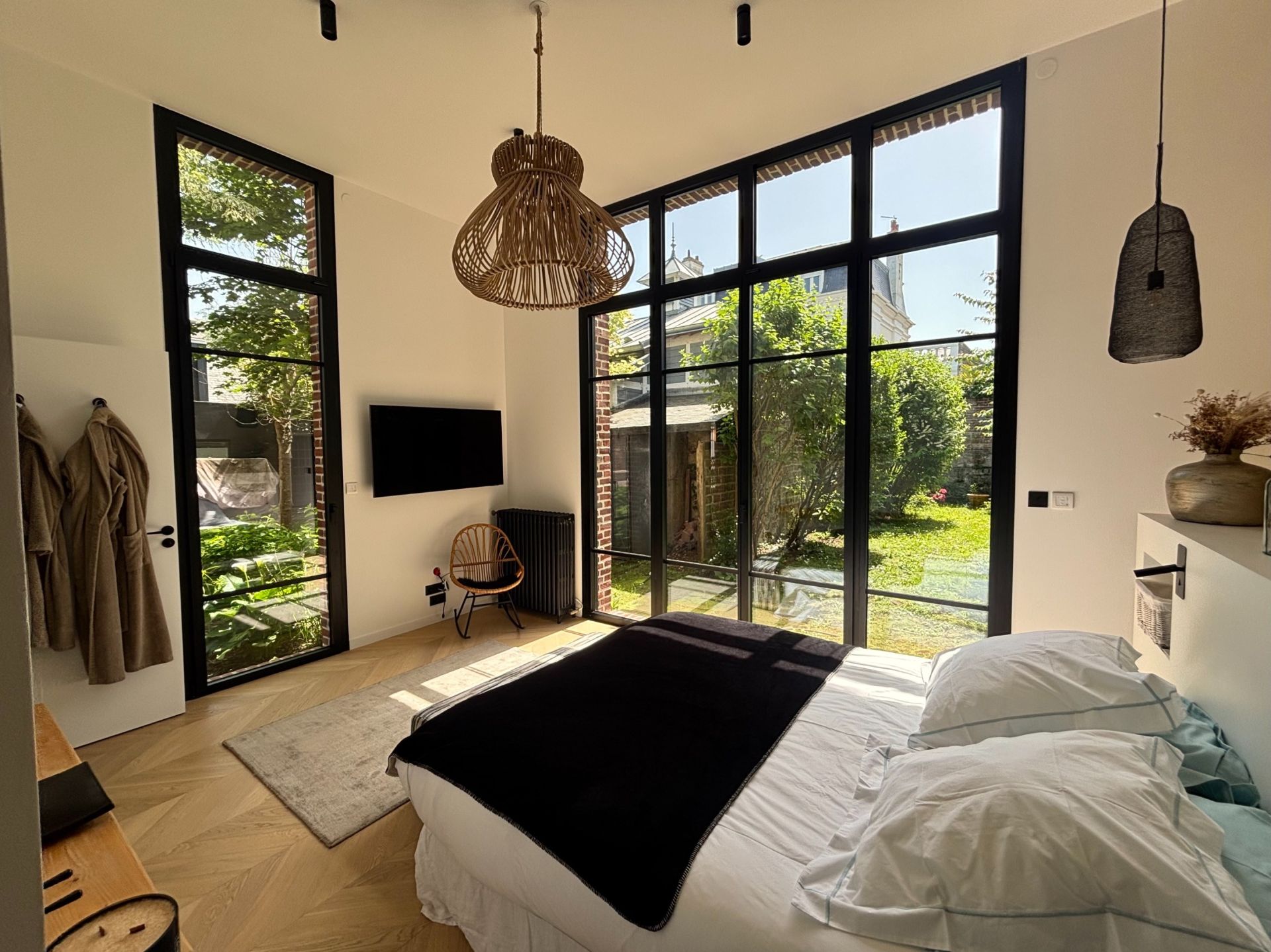 house 8 Rooms for sale on DEAUVILLE (14800)