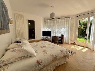 house 8 Rooms for sale on DEAUVILLE (14800)