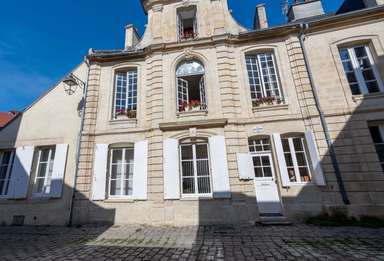 house 5 Rooms for sale on BAYEUX (14400)