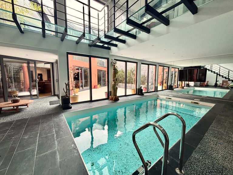 house 7 Rooms for sale on DEAUVILLE (14800)