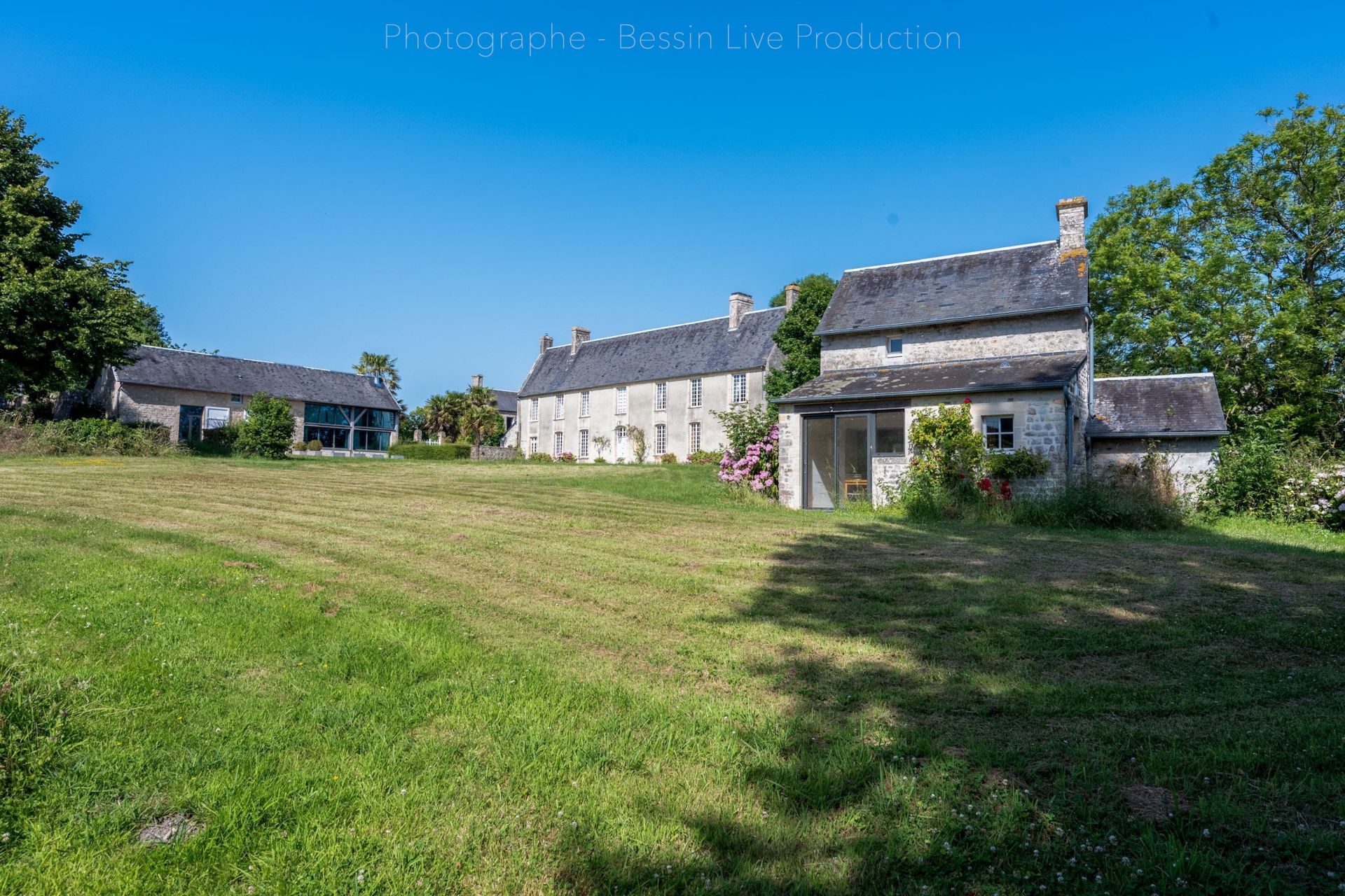 house 8 Rooms for sale on VIERVILLE SUR MER (14710)
