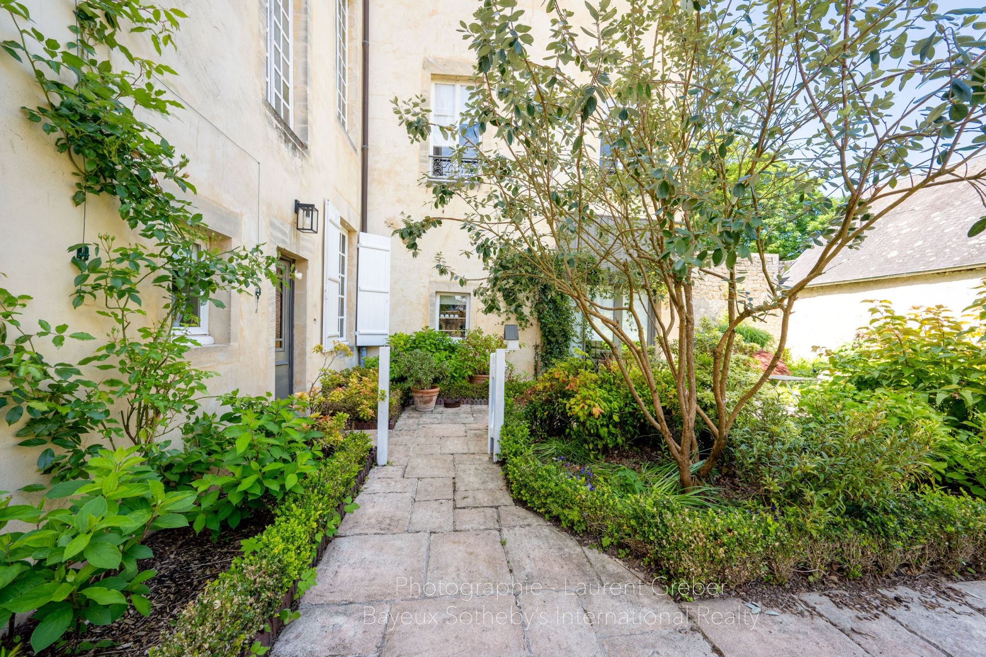 mansion (hôtel particulier) 11 Rooms for sale on BAYEUX (14400)
