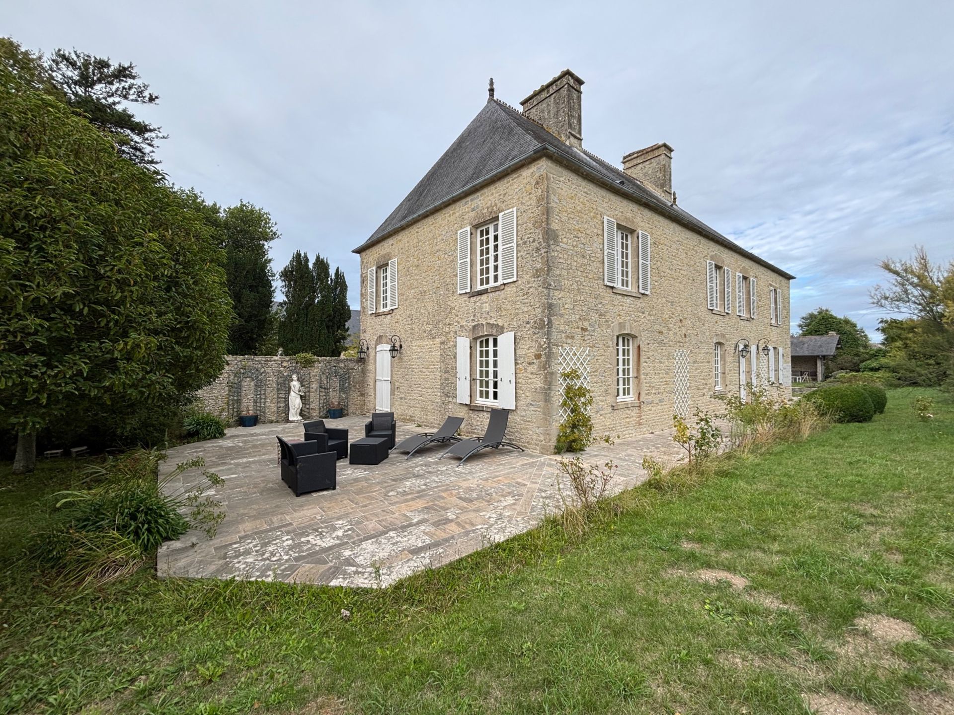 house 9 Rooms for sale on STE MARIE DU MONT (50480)